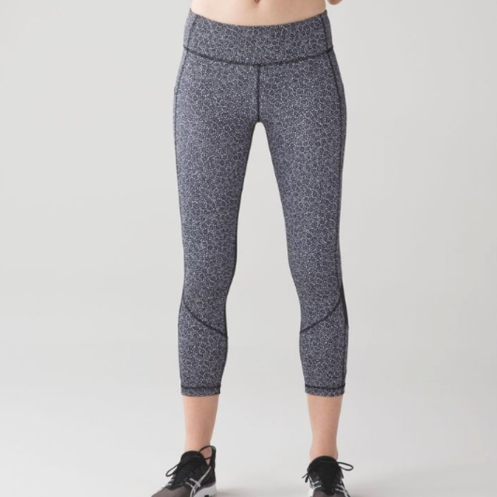 Lululemon Pace Rival Crop Leggings W/ Pockets Size 6 Freckle Flower Black White
